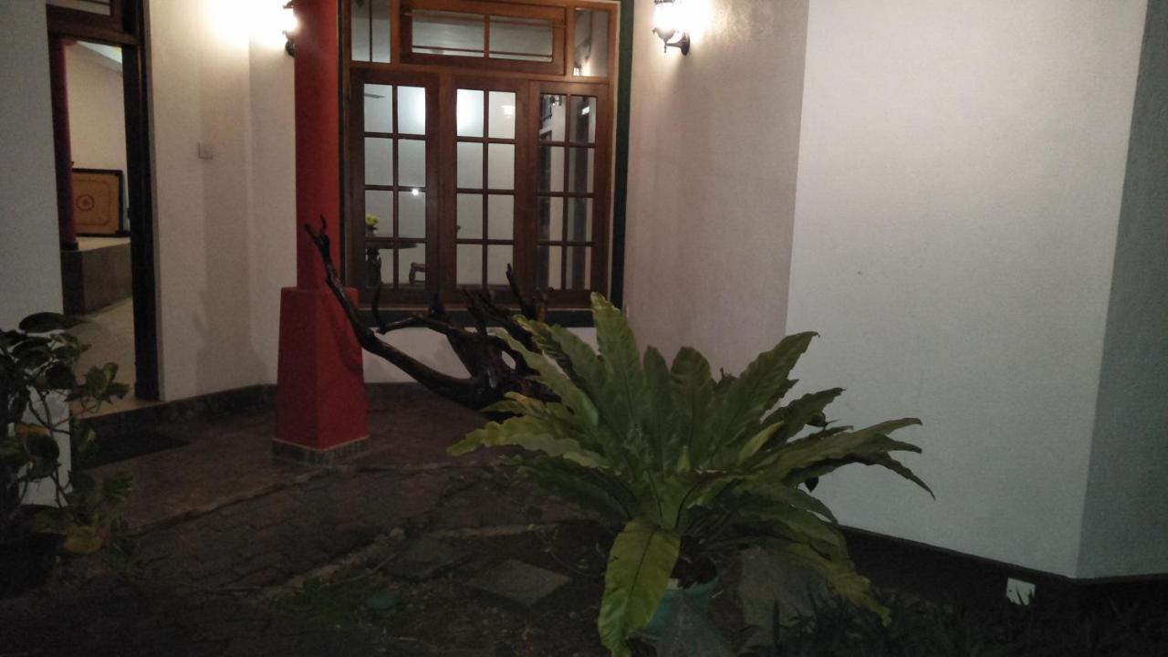 Hotel Mandakini Battaramulla Exteriér fotografie